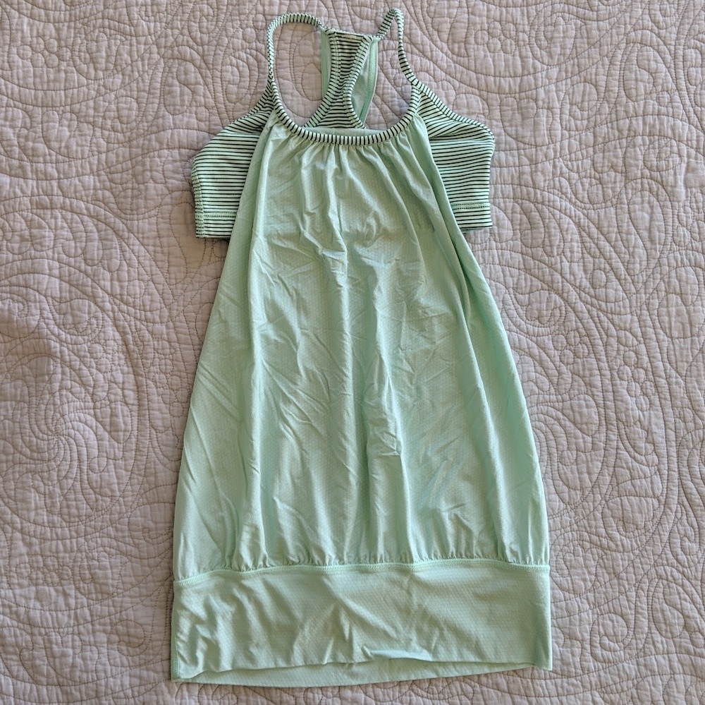 Lululemon seafoam color athletic top size 4